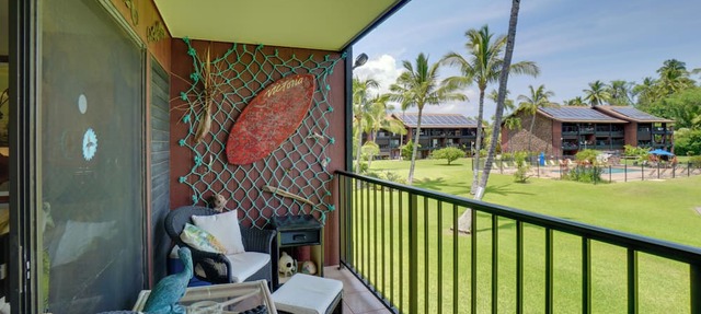 Beachside Molokai Condo w/Lanai & Pool Access!