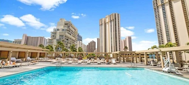 Ala Moana Studio Mountain View w/Balcony