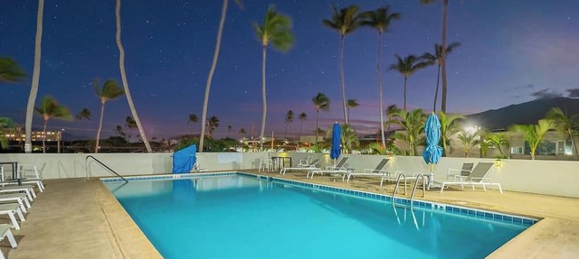 Make Your Trip More Enjoyable! 4 Relaxing Units, Outdoor Pool, Oceanfront!