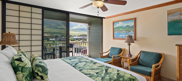 Studio retreat at Lahaina Shores with pool, hot tub, AC, and mountain views-Lahaina Shores 204