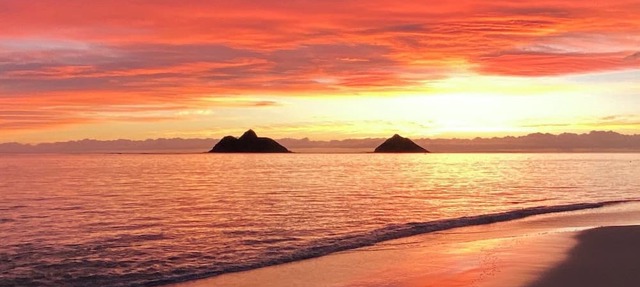 Lanikai Loop 3-bedroom 2-bath house, with lovely yard, a quiet relaxing getaway.