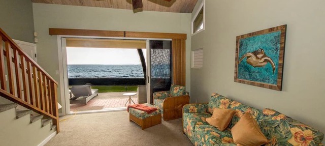 Oceanfront Villa Rental with a Home Theater and Pool in Kailua-Kona, Hawaii
