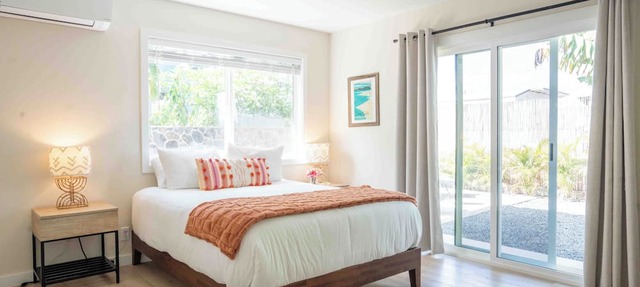 Welcoming 4-bedroom beach house with AC in Ewa Beach