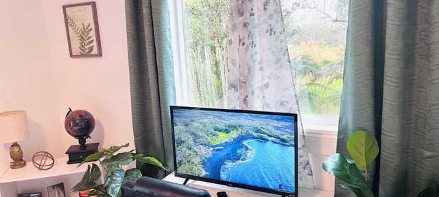 Private 1st Floor Retreat w/Hot Tub Just Minutes to Volcanoes NP!