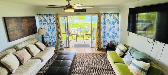 Peaceful, oceanfront,1-bedroom condo with AC, WiFi, on the west coast of Oahu.