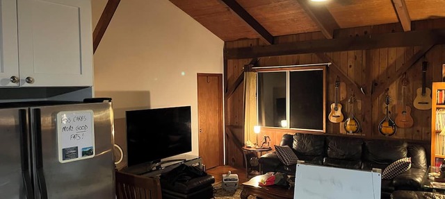 Comfy 2-bedroom 1-bath, in Kea'au near Hilo, WiFi and food forest