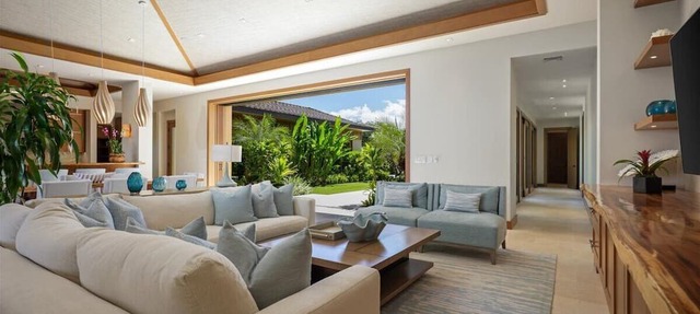 Puka Pa 4 – Modern & Luxurious | Onsite Staff & Daily Housekeeping