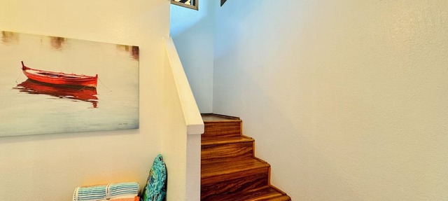 North Shore Retreat Haena. Walk to beach, restaurant, bar, cafe. Dog Friendly!
