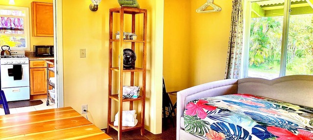 Puna Rainforest Hotspring Retreat -Rainbow Cottage with ocean views