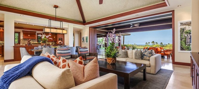 Pu’ukole 28 – Deluxe Ocean View | Onsite Staff & Daily Housekeeping