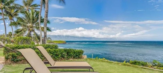 Lani Paradise Oceanfront Cottage