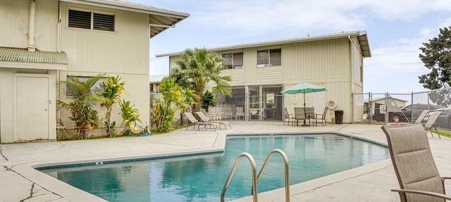 Hilo Apartment w/Lanai - 2 Mi to Beaches!