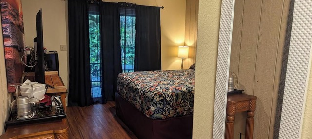 2 Rooms and Hot tub in quiet Volcano - Family Suite #3
