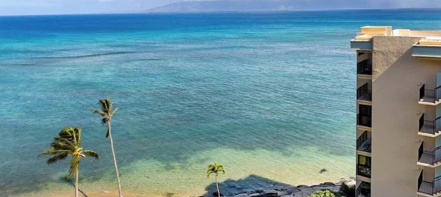 10th floor Oceanview studio, AC, Resort Amenities, walk to food, shops & beach