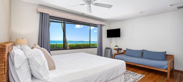 Beachfront & Short Drive to Waikiki