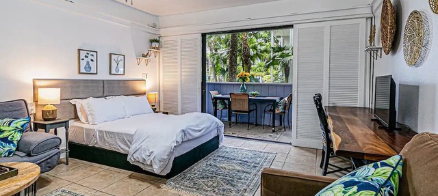 Waiakea Villas Gem. Shared Pool & Private Balcony!