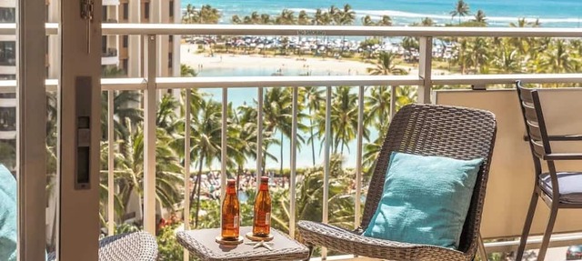 Oceanview condo w/lanais & pool access