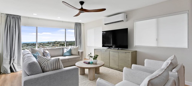 Honolulu Hillside Home - Ocean and Diamond Head Views