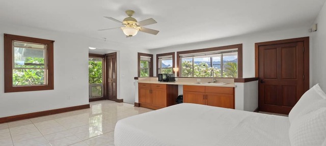 Konishiki Beach House: Luxury 6BR Oceanfront Home w/Private Pool, Beach Access