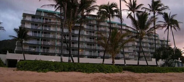 BEACHFRONT Condo OCEANVIEW -Quiet, SANDY Beach -Snorkeling, Free Parking, Extras