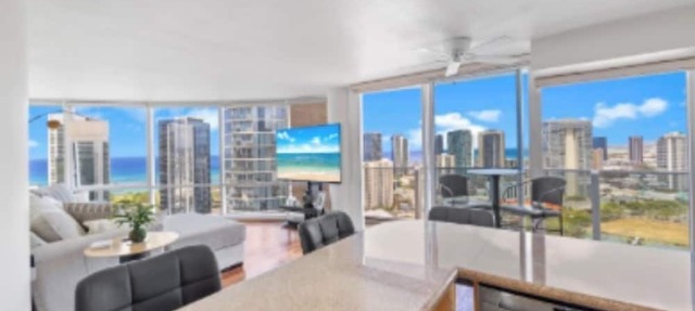 Beach, City lights and Mountain Views 180 degrees view & centrally located