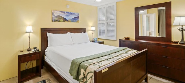 Kamaole Sands 10-113: Ocean View, Ground Level, Renovated, Large Lanai, Split-AC