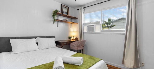 Cozy 2-bedroom condo in charming Hilo with WiFi, AC