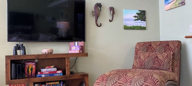 Makani A Kai B5 Ocean Front condo 10 yards from private beach access.
