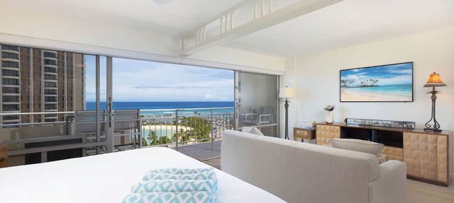 Oceanfront Retreat at the Ilikai! Your island escape await!