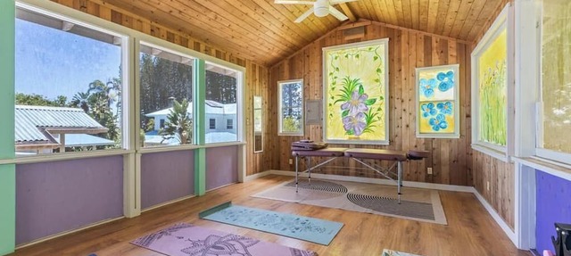 Spacious 6-bedroom house in brilliant Hawi with WiFi, fitness room