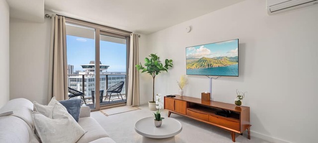 Top-Floor Lanai + Soaking Tub | Pool + Sauna + Walk to Beach | Aloha Heights