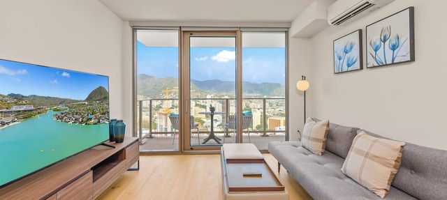 The Kapiolani Vista | Skyline Views, Pool, Gym | Walk to Beach & Ala Moana