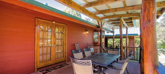 Gorgeous 3b/2b house minutes from Natl Park & Volcano Village. Family friendly!
