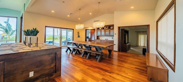 Spacious 6-bedroom beachfront estate with hot tub, AC, near shopping center