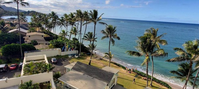 Beach Front Condo w/Beautiful Sunrises on Private Sandy Beach with Calm & Gentle Waves