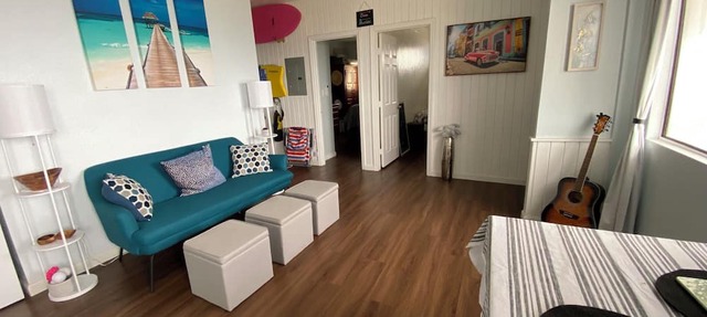 Oceanview 1-bedroom house with WiFi and AC in Waianae Foot Hills for long stays.