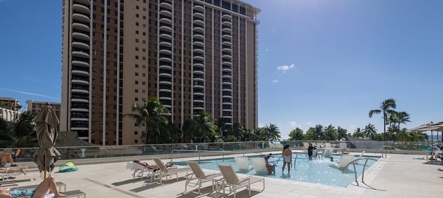 Spacious 2 Units Retreat at the Ilikai Hotel – Accommodates 10 Guests