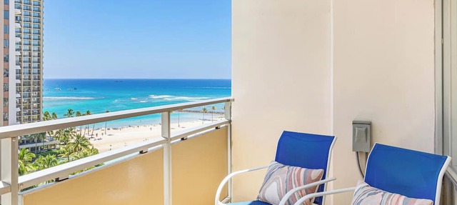 Stunning Ocean & Fireworks Lagoon View From Condo at Ilikai w/Full Kitchen
