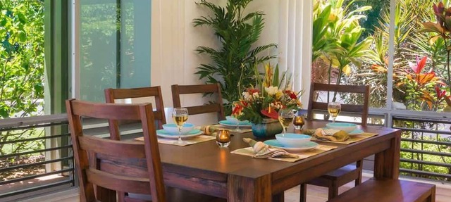 Walk to the Beach and Westin! Sleeps 6