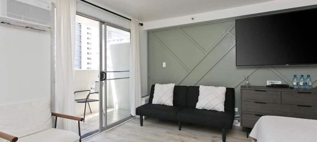 Aloha Suite Near the Sea IV, 3 Block Walk to Beach
