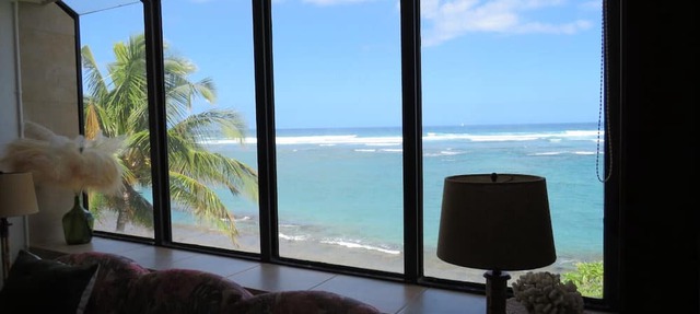 Luxurious 2-bedroom/2-bathroom oceanfront condo with pool, jacuzzi and parking