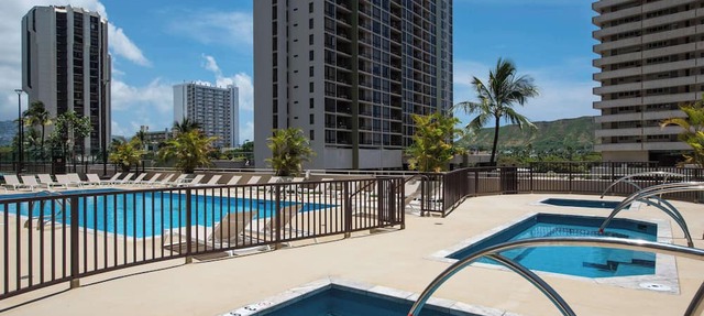 Breezy 1BR w/ocean, mountain & city views