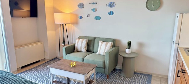 Hilo Studio Retreat with Gorgeous Park View, AC, WiFi, Pool