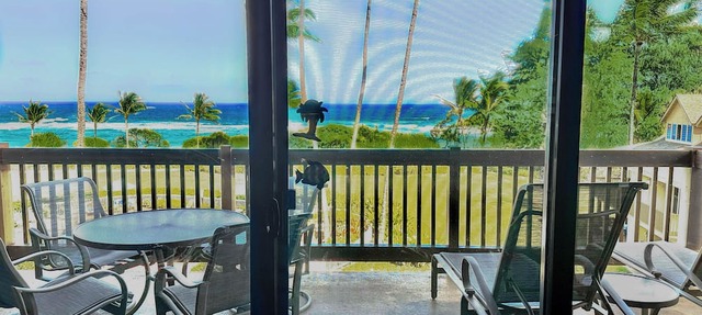 Gorgeous 5 br for 12 in Kapaa - Beachfront!