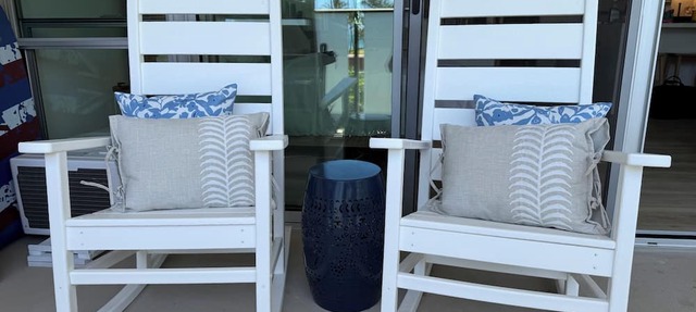 Newly renovated, oceanfront, AC, beautiful views, steps to secluded beach