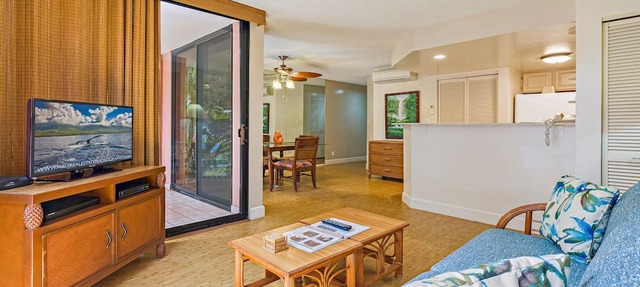 Studio w/Balcony & Full Kitchen | Access to Pool