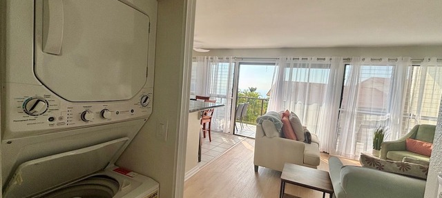 Streaming with Sunlight 2+2 Hawaiian Villa