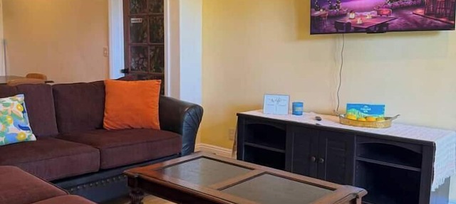 Cozy Oceanfront Escape Sleeps 7