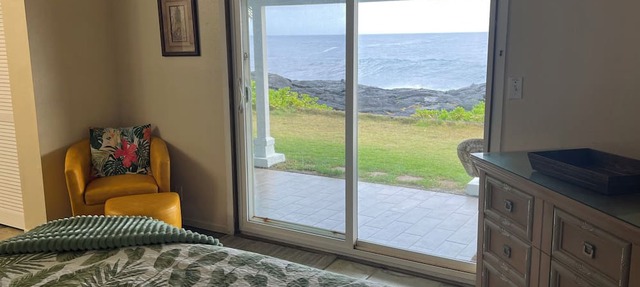 Ocean Front Paradise with Hot Tub in Hawaiian Paradise Park Kea'au