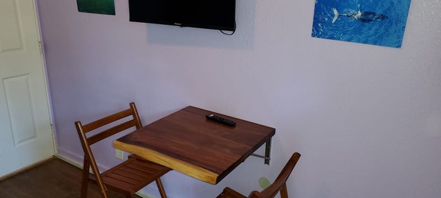 Budget Downtown Studio-A with European Bunk Beds, AC, WIFI & 4 free Streamers!